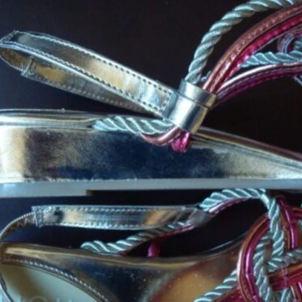 NWB CORAL METALLIC SANDALS SIZE 11M